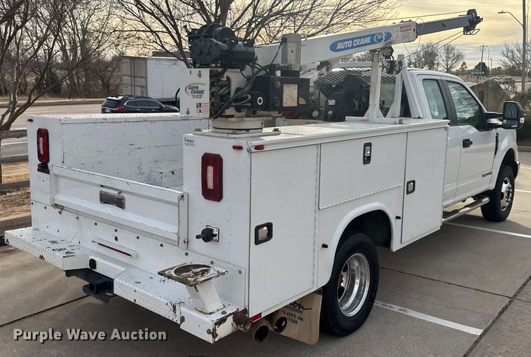 image for item ES5618 2018 Ford F350 Super Duty Ext. Cab utility bed pickup truck