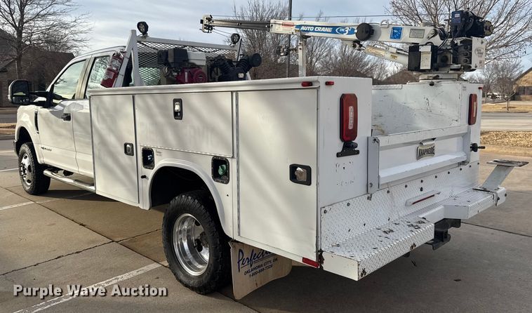 image for item ES5618 2018 Ford F350 Super Duty Ext. Cab utility bed pickup truck