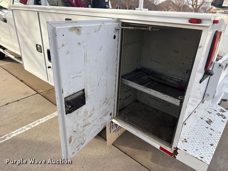 image for item ES5618 2018 Ford F350 Super Duty Ext. Cab utility bed pickup truck