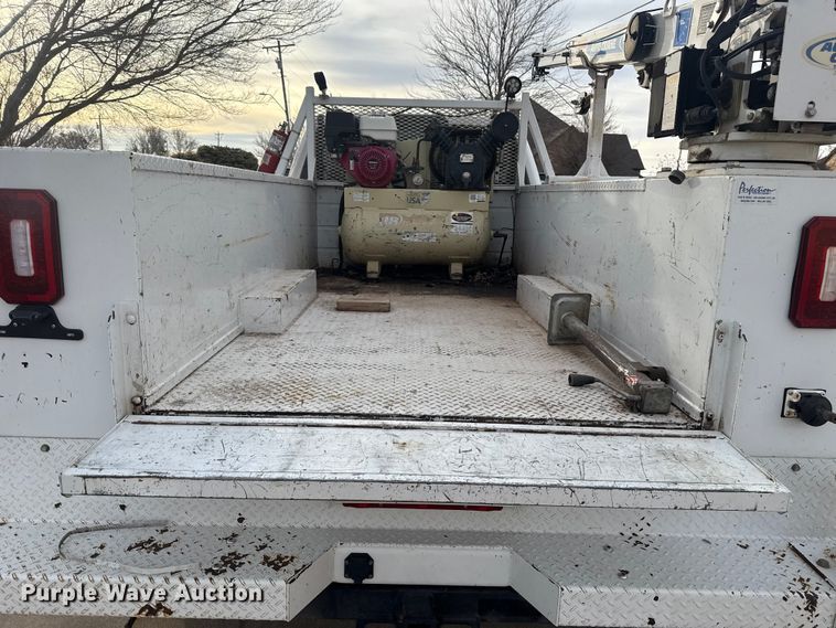 image for item ES5618 2018 Ford F350 Super Duty Ext. Cab utility bed pickup truck