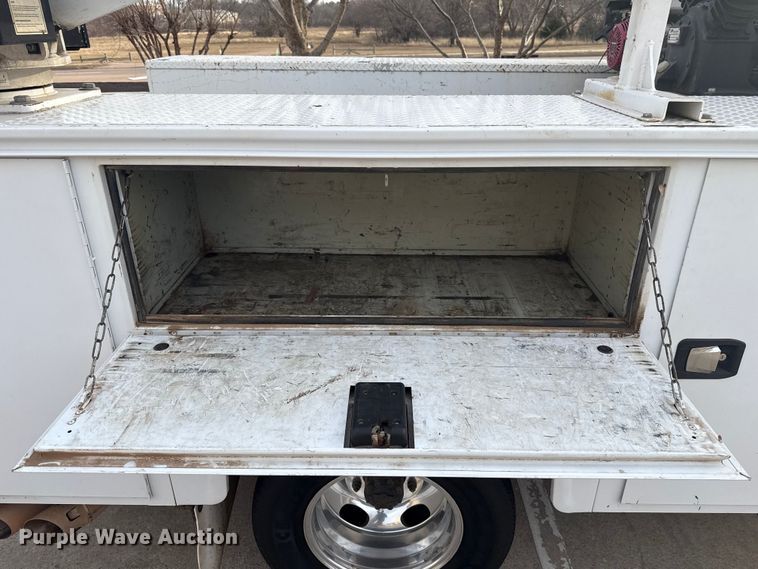 image for item ES5618 2018 Ford F350 Super Duty Ext. Cab utility bed pickup truck