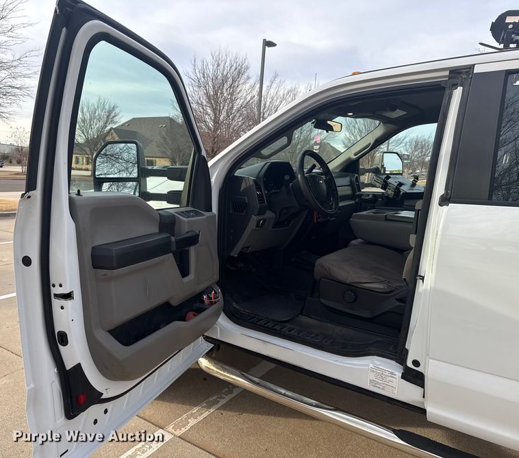 image for item ES5618 2018 Ford F350 Super Duty Ext. Cab utility bed pickup truck