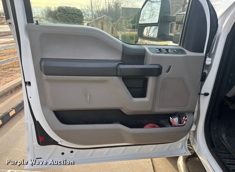 image for item ES5618 2018 Ford F350 Super Duty Ext. Cab utility bed pickup truck