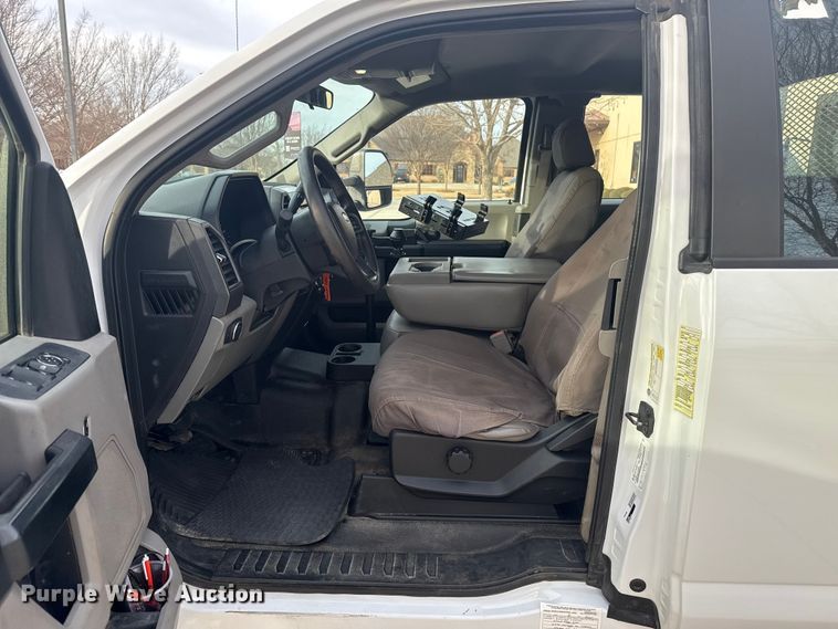 image for item ES5618 2018 Ford F350 Super Duty Ext. Cab utility bed pickup truck