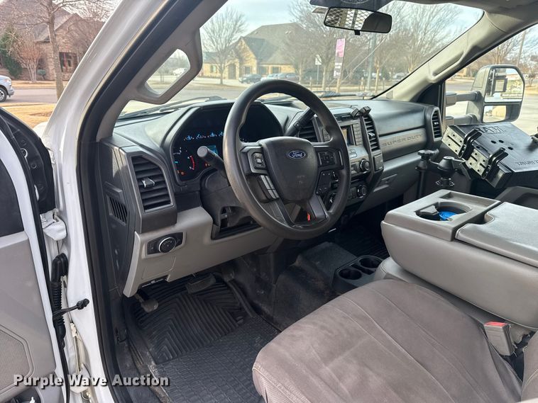 image for item ES5618 2018 Ford F350 Super Duty Ext. Cab utility bed pickup truck