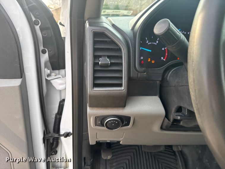 image for item ES5618 2018 Ford F350 Super Duty Ext. Cab utility bed pickup truck