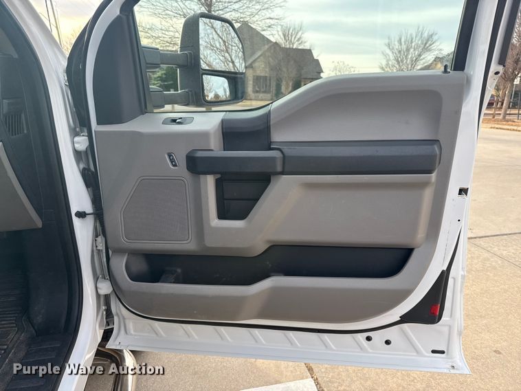 image for item ES5618 2018 Ford F350 Super Duty Ext. Cab utility bed pickup truck