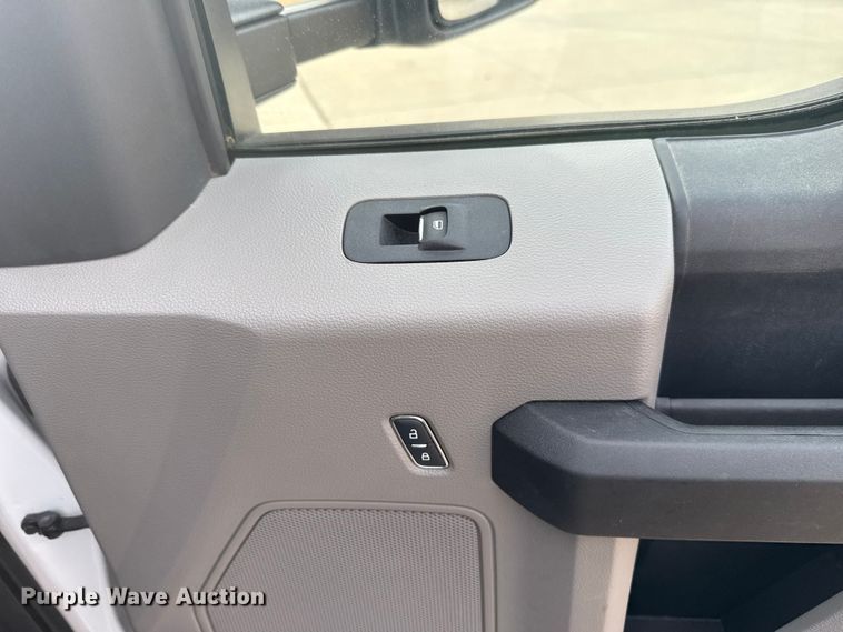 image for item ES5618 2018 Ford F350 Super Duty Ext. Cab utility bed pickup truck