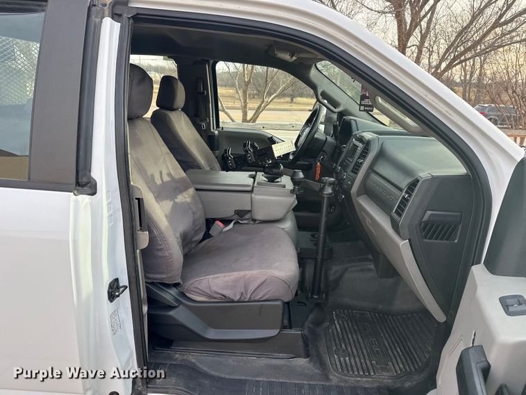 image for item ES5618 2018 Ford F350 Super Duty Ext. Cab utility bed pickup truck