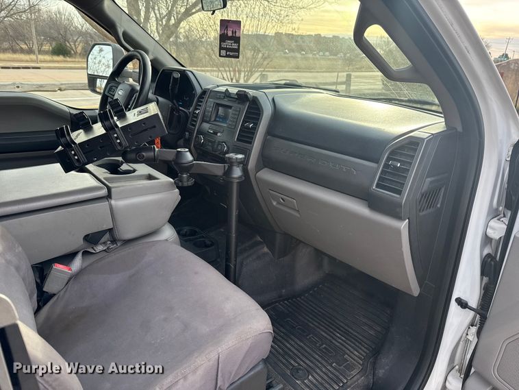 image for item ES5618 2018 Ford F350 Super Duty Ext. Cab utility bed pickup truck