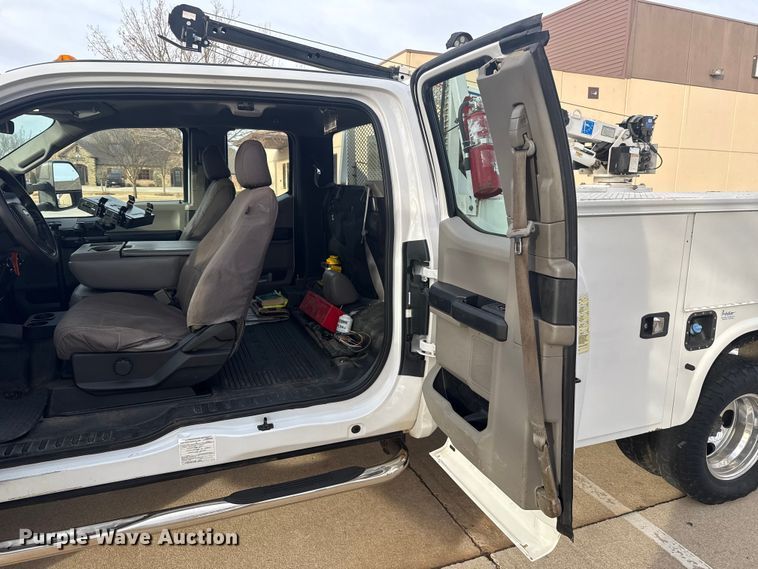 image for item ES5618 2018 Ford F350 Super Duty Ext. Cab utility bed pickup truck