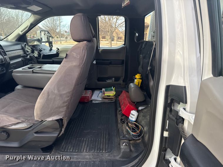 image for item ES5618 2018 Ford F350 Super Duty Ext. Cab utility bed pickup truck