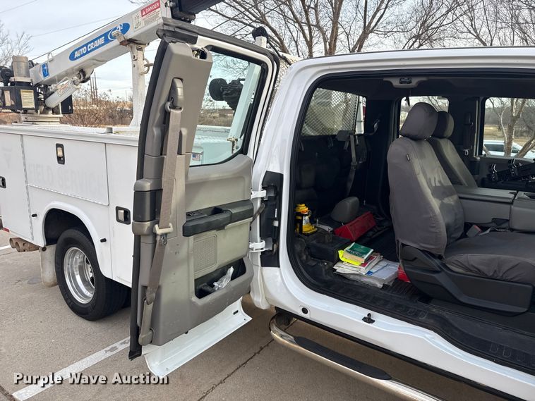 image for item ES5618 2018 Ford F350 Super Duty Ext. Cab utility bed pickup truck