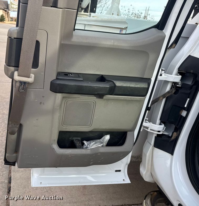 image for item ES5618 2018 Ford F350 Super Duty Ext. Cab utility bed pickup truck