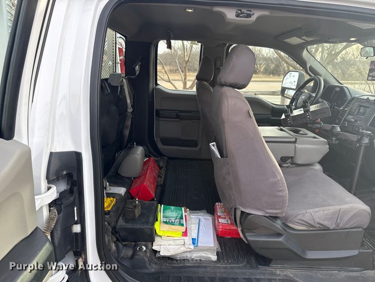 image for item ES5618 2018 Ford F350 Super Duty Ext. Cab utility bed pickup truck