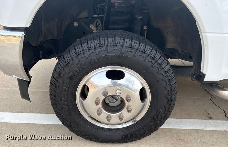 image for item ES5618 2018 Ford F350 Super Duty Ext. Cab utility bed pickup truck