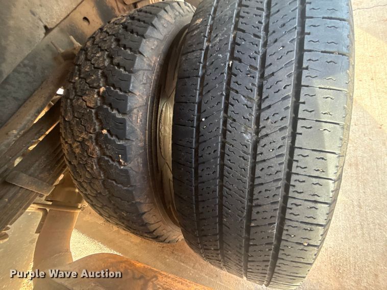 image for item ES5618 2018 Ford F350 Super Duty Ext. Cab utility bed pickup truck