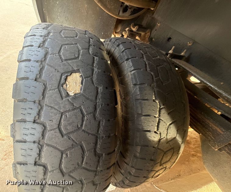 image for item ES5618 2018 Ford F350 Super Duty Ext. Cab utility bed pickup truck