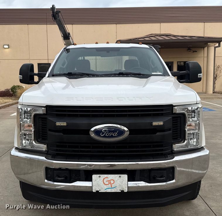 image for item ES5620 2019 Ford F350 Super Duty Ext. Cab utility bed pickup truck