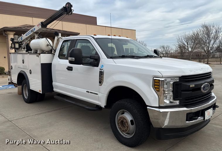 image for item ES5620 2019 Ford F350 Super Duty Ext. Cab utility bed pickup truck
