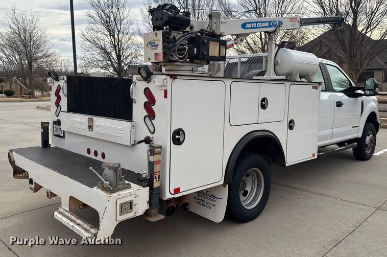 image for item ES5620 2019 Ford F350 Super Duty Ext. Cab utility bed pickup truck