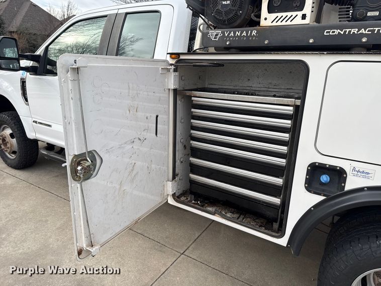 image for item ES5620 2019 Ford F350 Super Duty Ext. Cab utility bed pickup truck