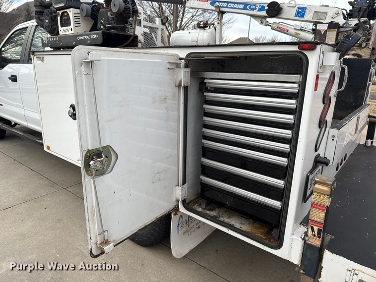 image for item ES5620 2019 Ford F350 Super Duty Ext. Cab utility bed pickup truck