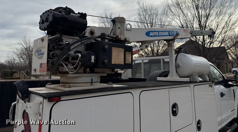 image for item ES5620 2019 Ford F350 Super Duty Ext. Cab utility bed pickup truck