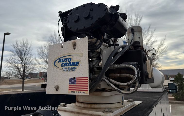 image for item ES5620 2019 Ford F350 Super Duty Ext. Cab utility bed pickup truck