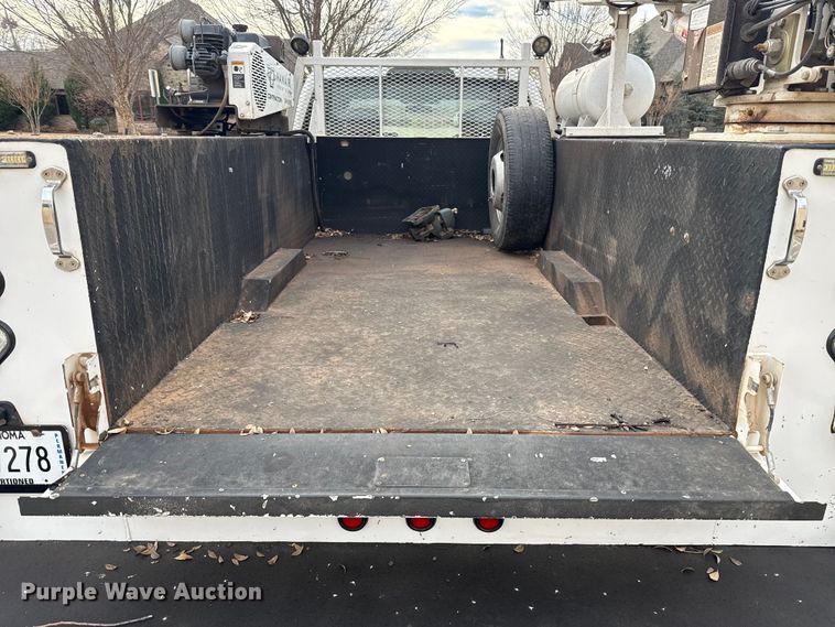 image for item ES5620 2019 Ford F350 Super Duty Ext. Cab utility bed pickup truck