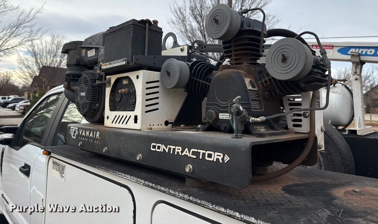 image for item ES5620 2019 Ford F350 Super Duty Ext. Cab utility bed pickup truck