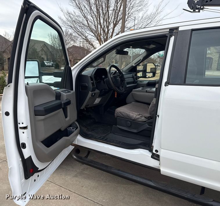 image for item ES5620 2019 Ford F350 Super Duty Ext. Cab utility bed pickup truck