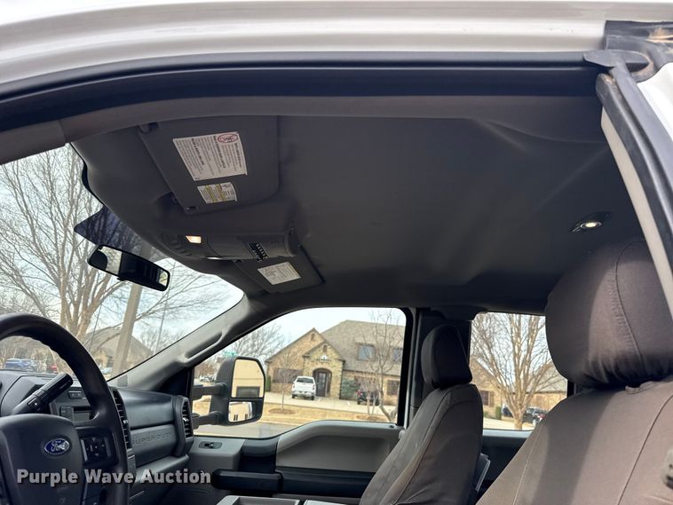 image for item ES5620 2019 Ford F350 Super Duty Ext. Cab utility bed pickup truck