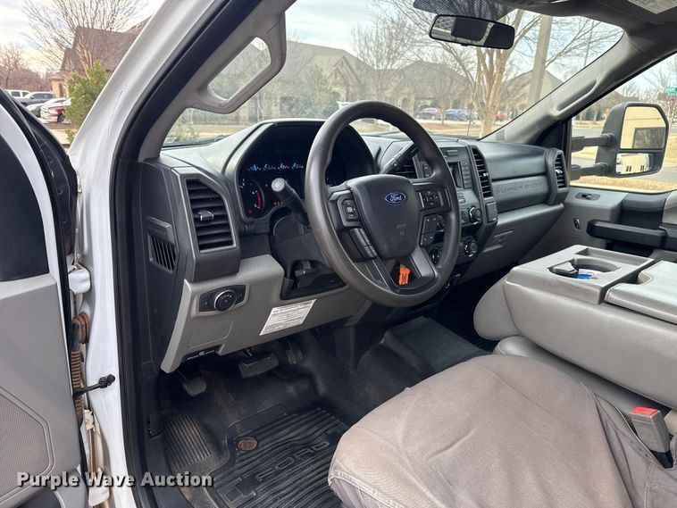 image for item ES5620 2019 Ford F350 Super Duty Ext. Cab utility bed pickup truck