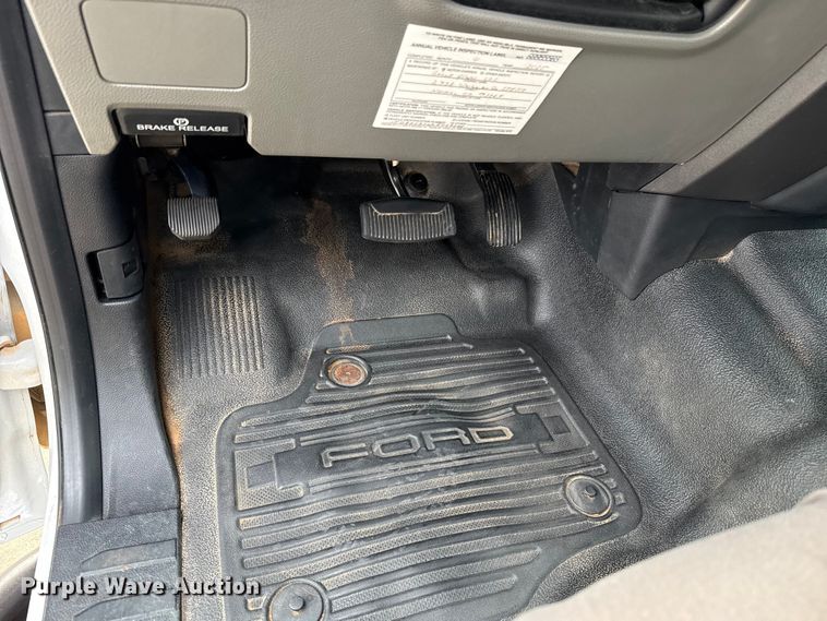 image for item ES5620 2019 Ford F350 Super Duty Ext. Cab utility bed pickup truck