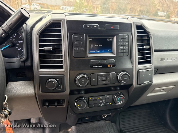 image for item ES5620 2019 Ford F350 Super Duty Ext. Cab utility bed pickup truck