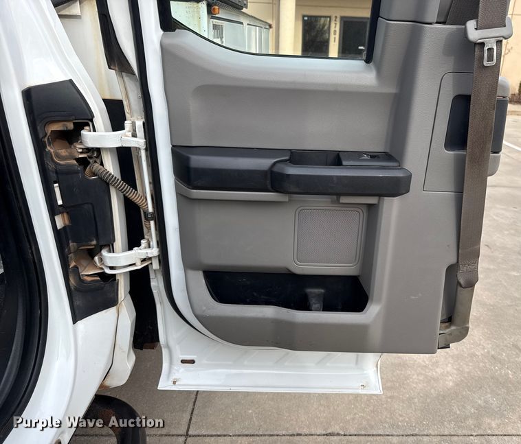 image for item ES5620 2019 Ford F350 Super Duty Ext. Cab utility bed pickup truck