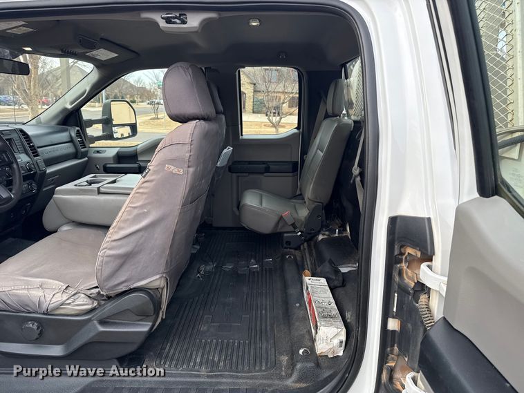 image for item ES5620 2019 Ford F350 Super Duty Ext. Cab utility bed pickup truck