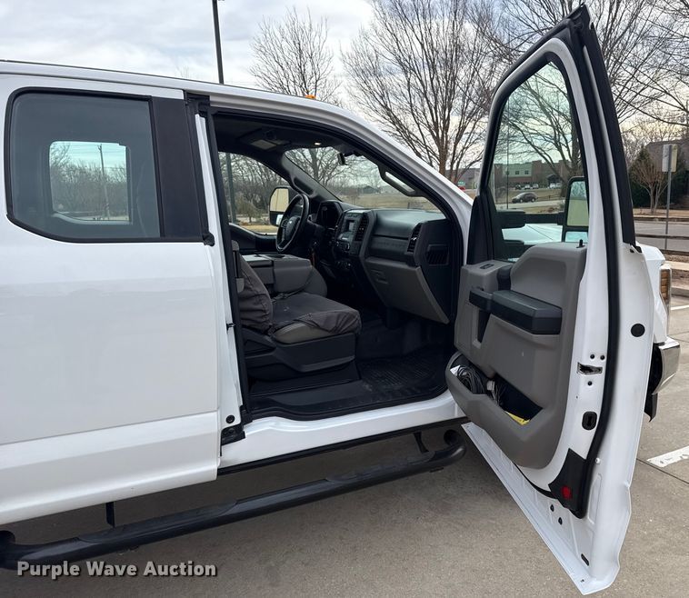 image for item ES5620 2019 Ford F350 Super Duty Ext. Cab utility bed pickup truck