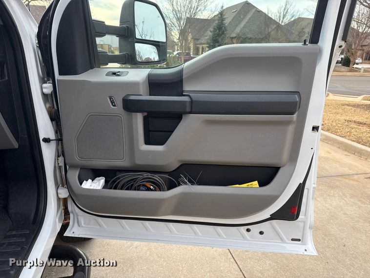 image for item ES5620 2019 Ford F350 Super Duty Ext. Cab utility bed pickup truck