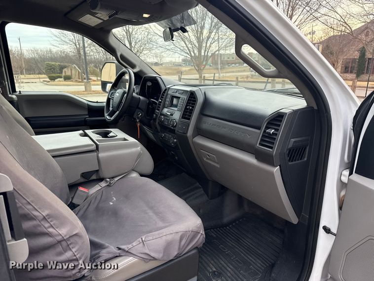 image for item ES5620 2019 Ford F350 Super Duty Ext. Cab utility bed pickup truck