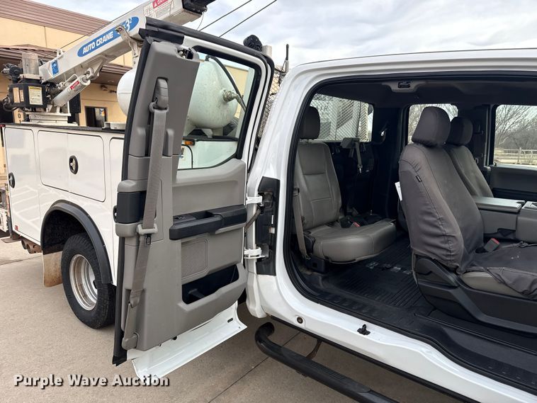 image for item ES5620 2019 Ford F350 Super Duty Ext. Cab utility bed pickup truck