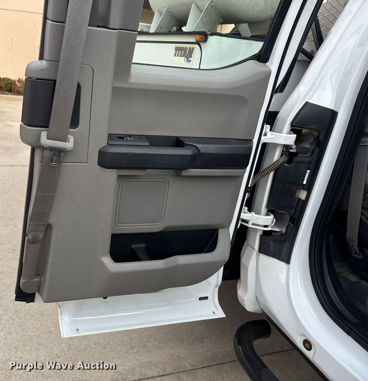 image for item ES5620 2019 Ford F350 Super Duty Ext. Cab utility bed pickup truck