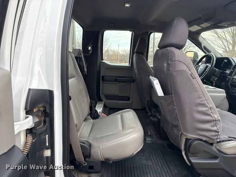 image for item ES5620 2019 Ford F350 Super Duty Ext. Cab utility bed pickup truck