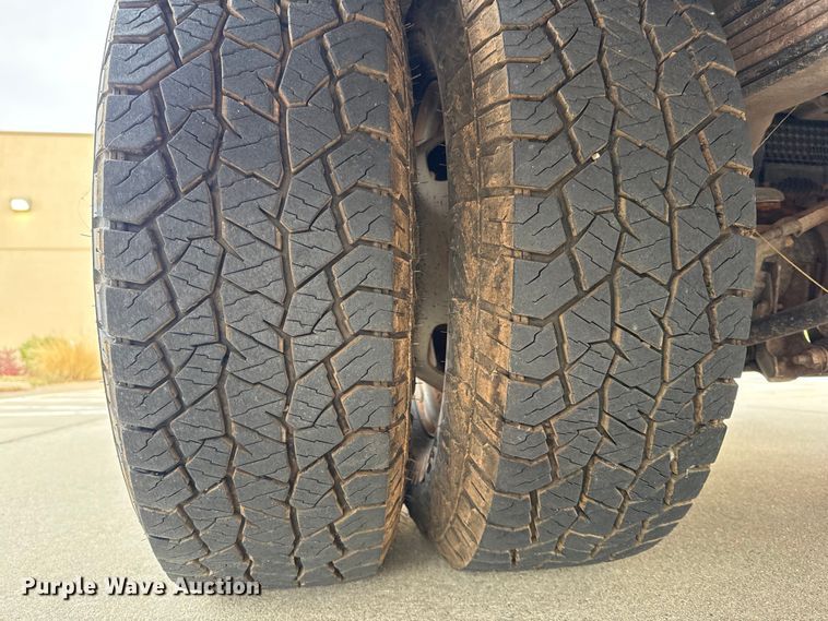 image for item ES5620 2019 Ford F350 Super Duty Ext. Cab utility bed pickup truck