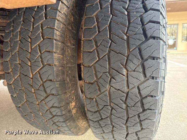 image for item ES5620 2019 Ford F350 Super Duty Ext. Cab utility bed pickup truck