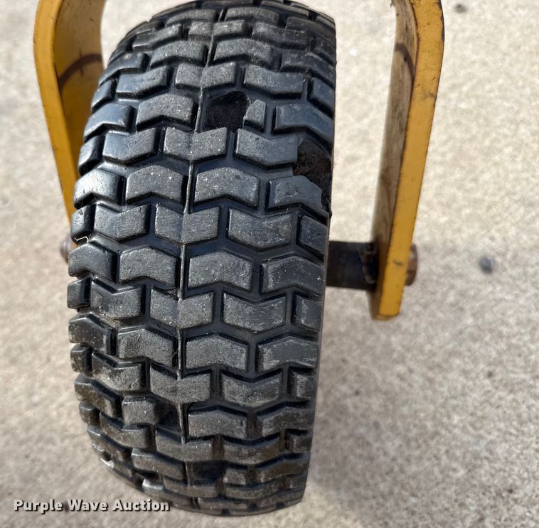 image for item ES5687 Hustler XR-7 ZTR lawn mower