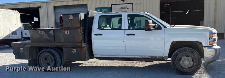 image for item ES8518 2016 Chevrolet Silverado 3500HD Crew Cab flatbed pickup truck