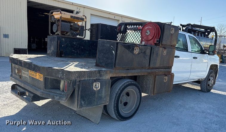 image for item ES8518 2016 Chevrolet Silverado 3500HD Crew Cab flatbed pickup truck