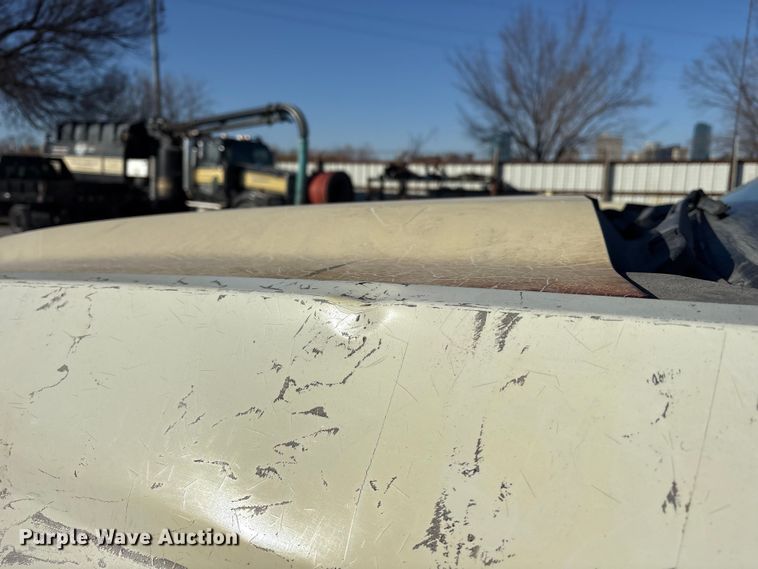 image for item ES8518 2016 Chevrolet Silverado 3500HD Crew Cab flatbed pickup truck